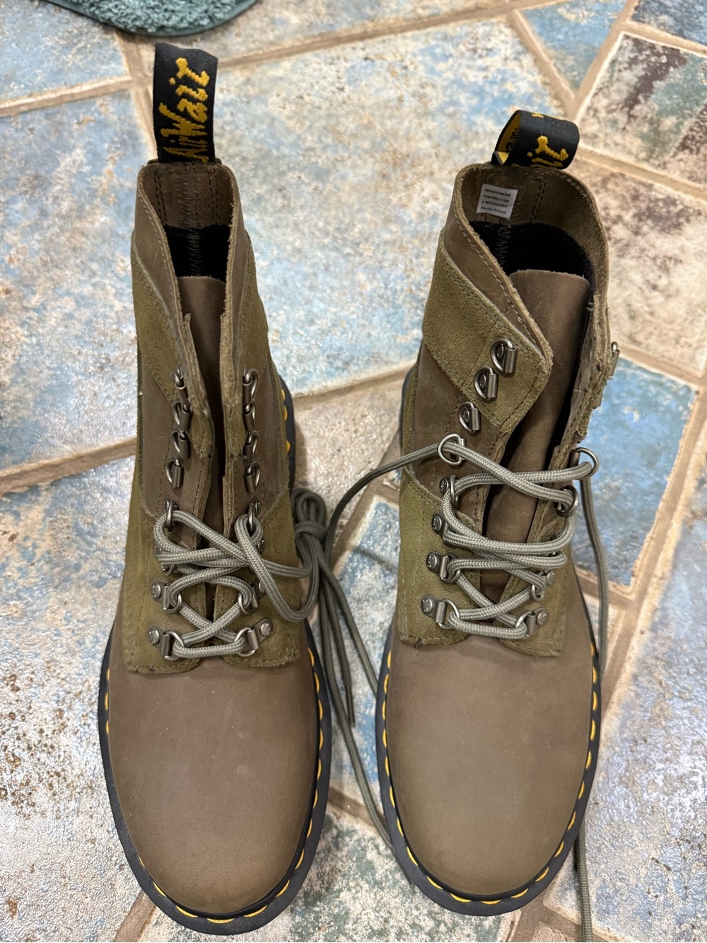 New Dr Marten pascal 1460 Men’s size 9 olive